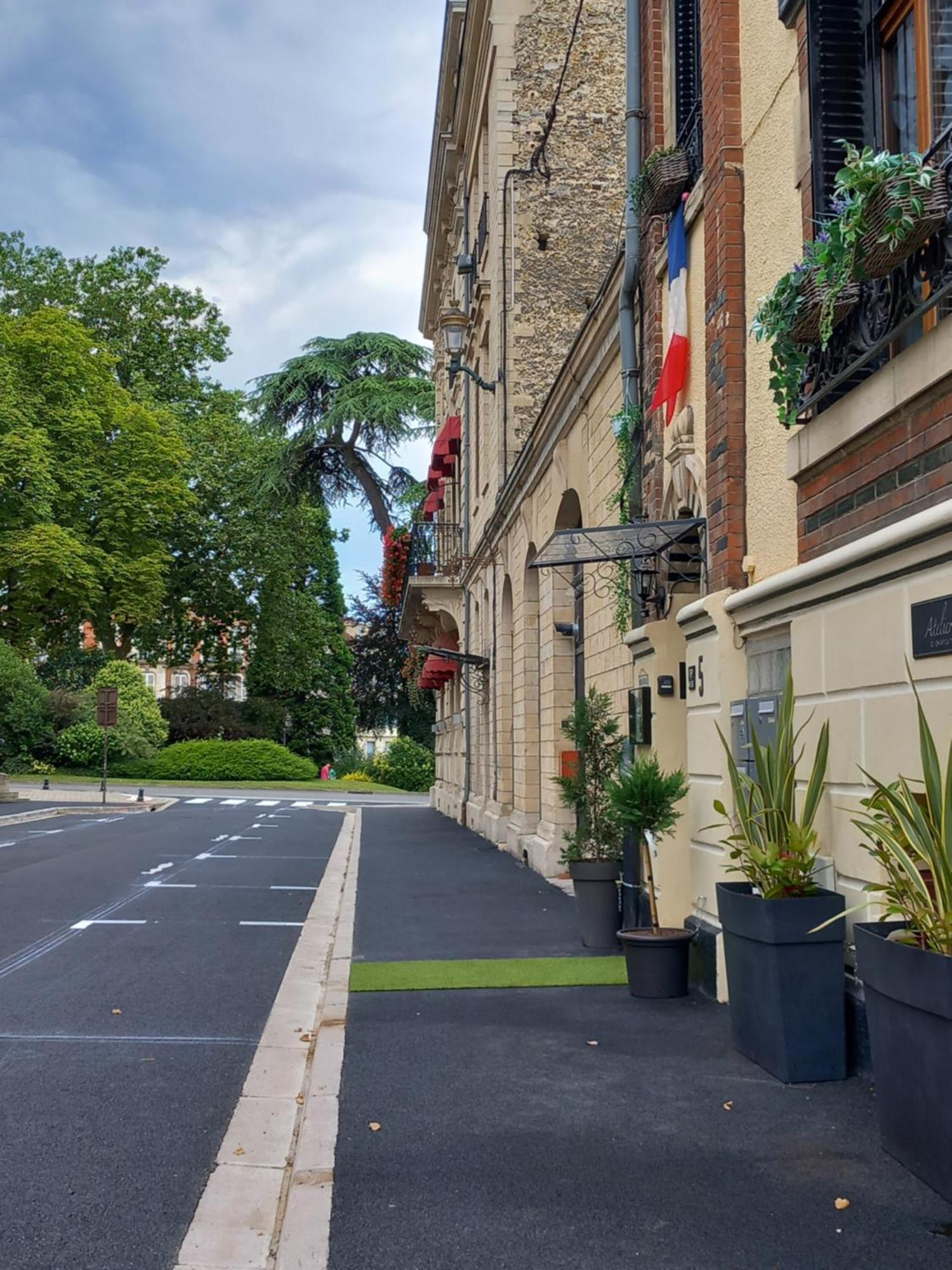 Les Loges Du Theatre Degustation Champagne Offerte Jacuzzi Sauna Jeux Velos Maison Prive 150M2 Historique 14Pers Max Emplacement Exceptionnel Et Chic, 200M De L'Avenue De Champagne, Gare, Musee, Jardins, Restaurations, Toutes Commodites Épernay Kültér fotó