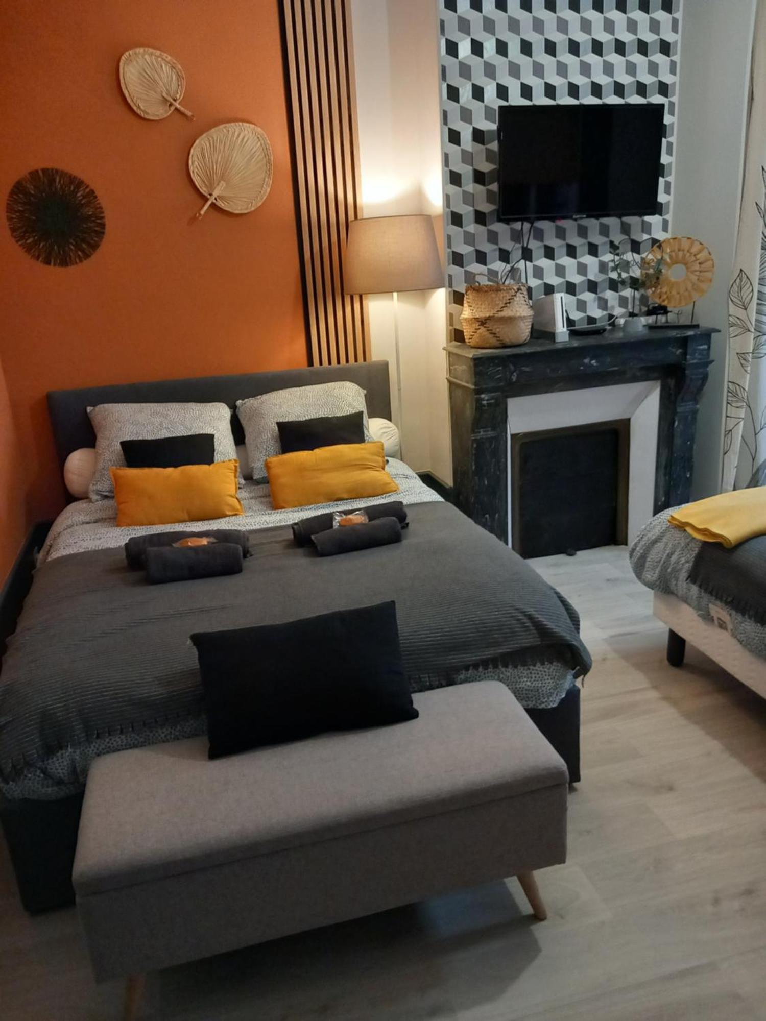 Les Loges Du Theatre Degustation Champagne Offerte Jacuzzi Sauna Jeux Velos Maison Prive 150M2 Historique 14Pers Max Emplacement Exceptionnel Et Chic, 200M De L'Avenue De Champagne, Gare, Musee, Jardins, Restaurations, Toutes Commodites Épernay Kültér fotó